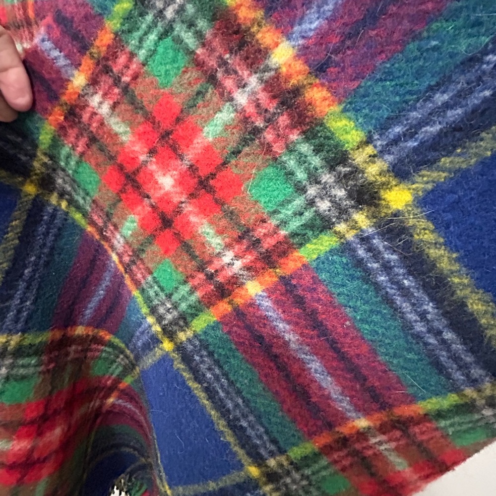 Vintage Connemara Rug
100% Wool Blanket with Fringe - Picture 6 of 12